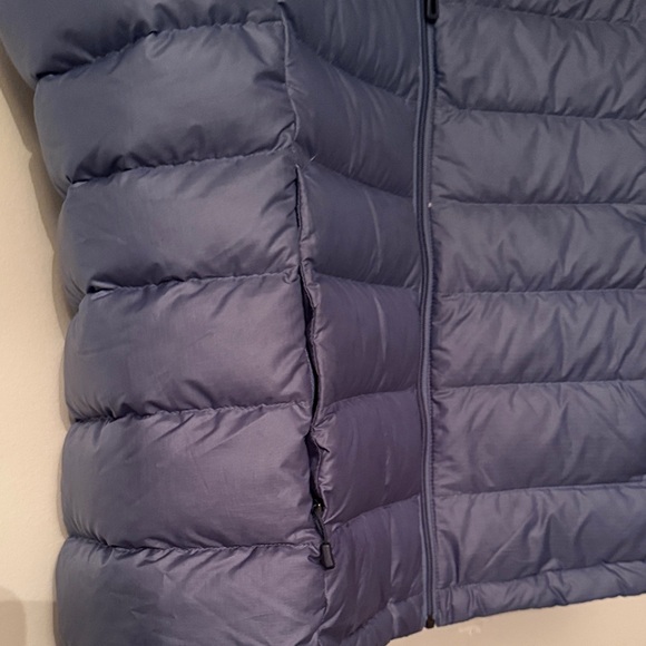 Patagonia Women's Navy Hooded Puffer Vest - Picture 4 of 7